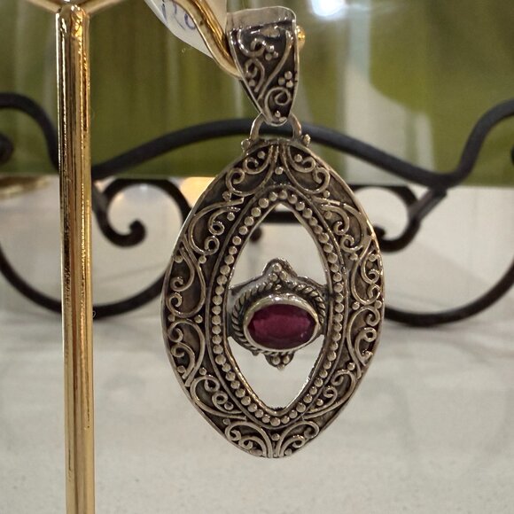 925 Sterling Silver Filigree Pendant with Synthetic Ruby - Picture 6 of 6